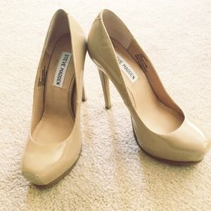 Nude Patent Pumps